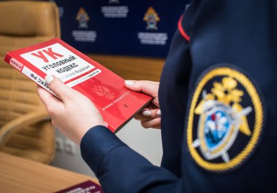 jqp2vo15zbc3 418x320 ГСУ СК РФ по Республике Крым и городу Севастополю завершило расследование уголовного дела в отношении бывших начальника и исполняющего обязанности заместителя начальника отдела МВД по городу Судак. В зависимости от степени содеянного, они обвиняются в совершении преступлений, предусмотренных ч. 1 ст. 286 УК РФ (превышение должностных полномочий), ч. 2 ст. 290 УК РФ (получение взятки в значительном размере), п. «а» ч. 5 ст. 290 УК РФ (получение взятки в значительном размере группой лиц по предварительному сговору).